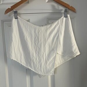 Victoria + Sophia white asymmetrical skirt large skort